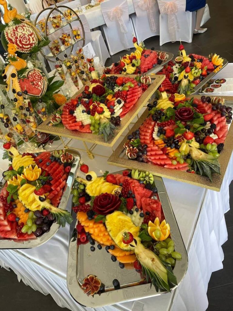 Elegante Obstplatte für Hochzeitsfeiern