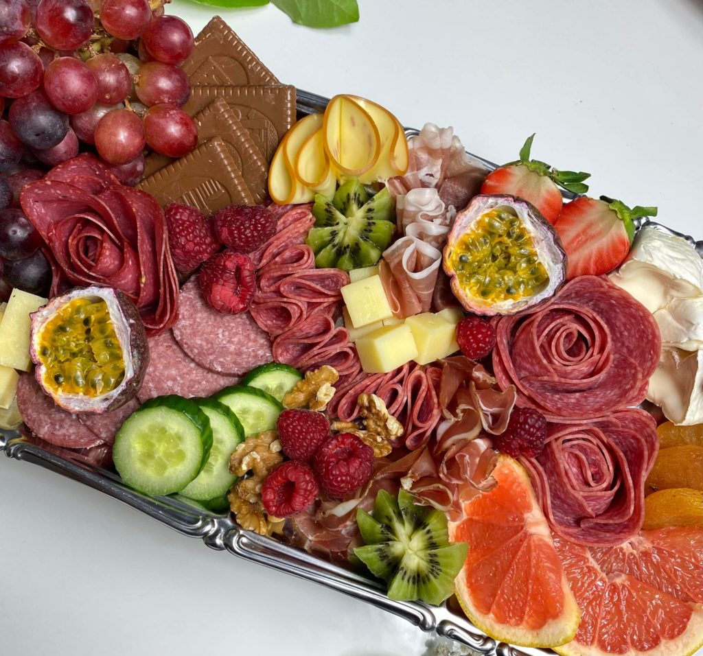 Grazing Table für Feinschmecker Wurst & Käse Arrangement