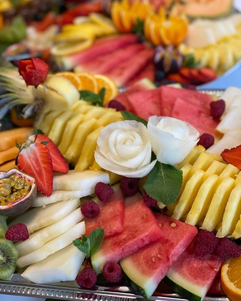 Handgeschnitzte Melonen und Beeren Die Kunst des Food Carving