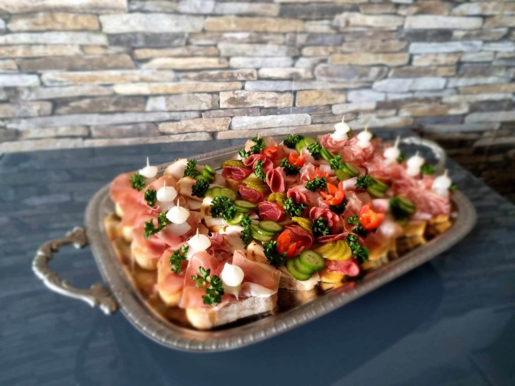 Stilvolle Wurstplatte Das Herzstück jeder Grazing Table